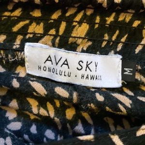 Ava Sky - Fighting Ell Wide leg pull on crop. M